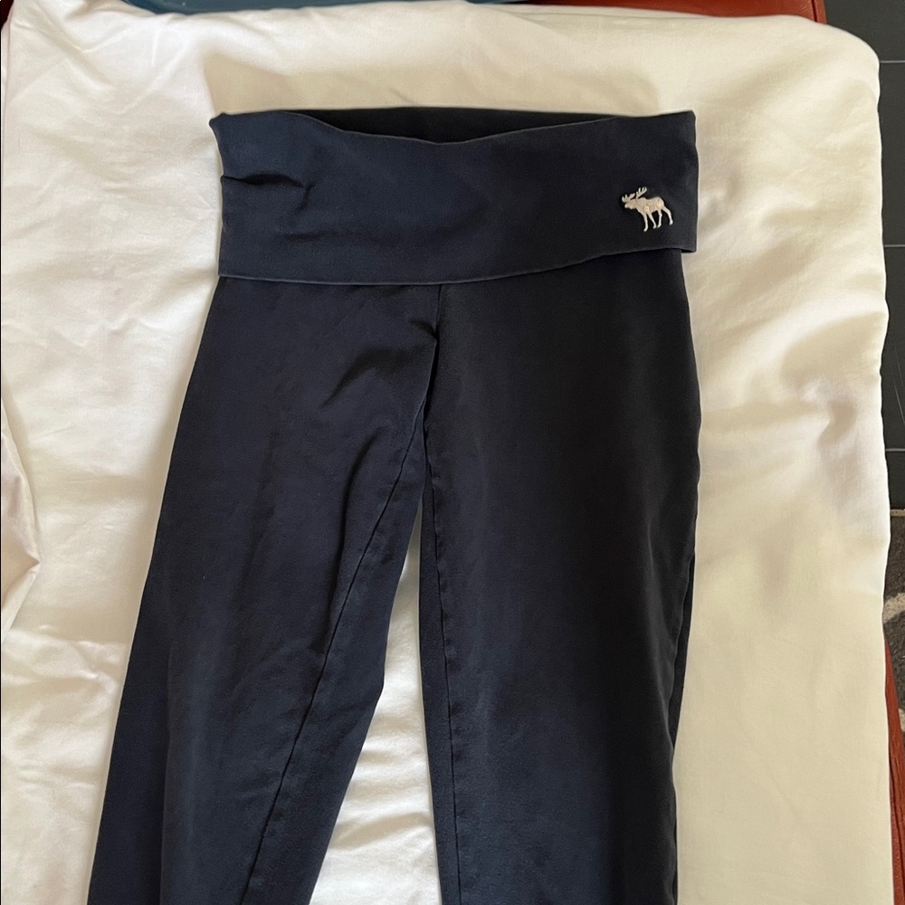 Abercrombie & Fitch & Hollister 2 Tee and legging. - Picture 7 of 8